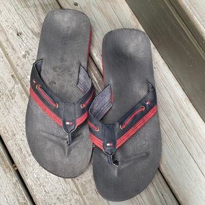 Sz 12 EUC Tommy Hilfiger navy and red flip flops